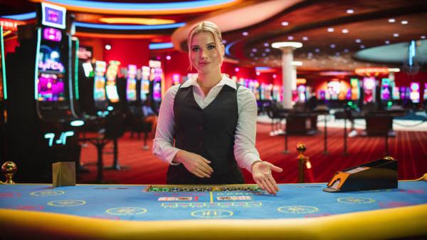 Explore Live Blackjack Entertainment and Classic Poker Games on เว็บ คาสิโน